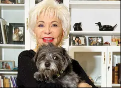 La nueva obra de Isabel Allende tiene como personaje central a una perrita callejera. Foto: Cortesía Penguin Random House