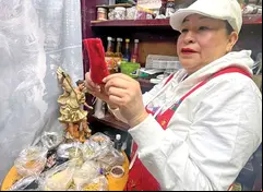 Cientos de clientes acuden cada año al famoso Mercado de Sonora para adquirir desde amuletos hasta duendes. Foto: Alejandrina Franco