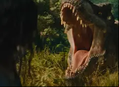 Dinosaurio abriendo hocico con mujer enfrente