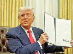  Donal Trump, presidente de Estados Unidos, firmó ayer una orden ejecutiva con la que aplaza al próximo 2 de abril la aplicación del arancel general contra productos mexicanos. Foto: Reuters