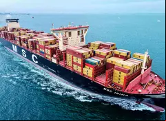 barco con contenedores