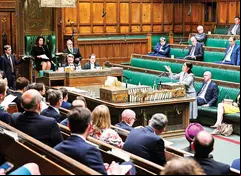 El Parlamento británico discutió la postura de su país ante la ofensiva de Israel en el territorio palestino (arriba), el cual permanece bajo asedio.