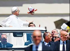 Gesto de cariño para el Papa