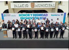Reconocen en Atizapán a policías con entrega de grados de 'Honor y Dignidad 2025'