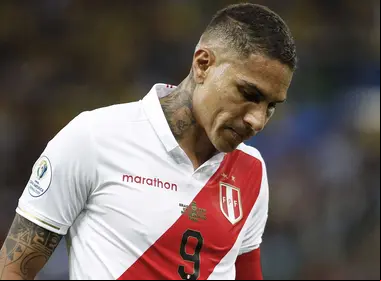 Paolo Guerrero anuncia su retiro de la selección de Perú