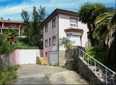 Casa de los Horrores en Oviedo; cuatro años encerraron a tres niños