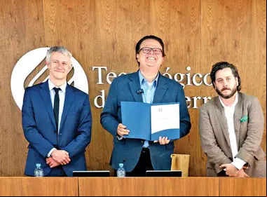 El magistrado Felipe de la Mata Pizaña (centro) acudió al Tec de Monterrey en Querétaro. Foto: Especial