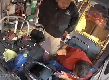 Pasajero golpea a conductor de camión de transporte público en Guadalajara