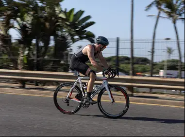 Pistorius compitió en triatlón; no incumplió libertad condicional