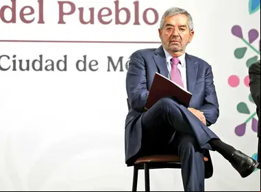 El canciller Juan Ramón de la Fuente llamó a los connacionales a no firmar nada, pedir ayuda y guardar silencio. Foto: Cuartoscuro