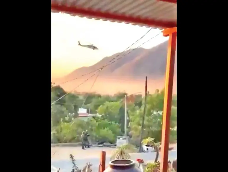 En el operativo para arrestar a Jando participó un gran convoy de vehículos del Ejército, con helicópteros Black Hawk. Foto: Especial