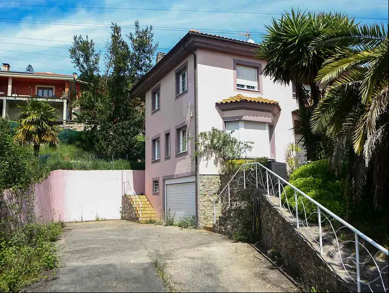 Casa de los Horrores en Oviedo; cuatro años encerraron a tres niños