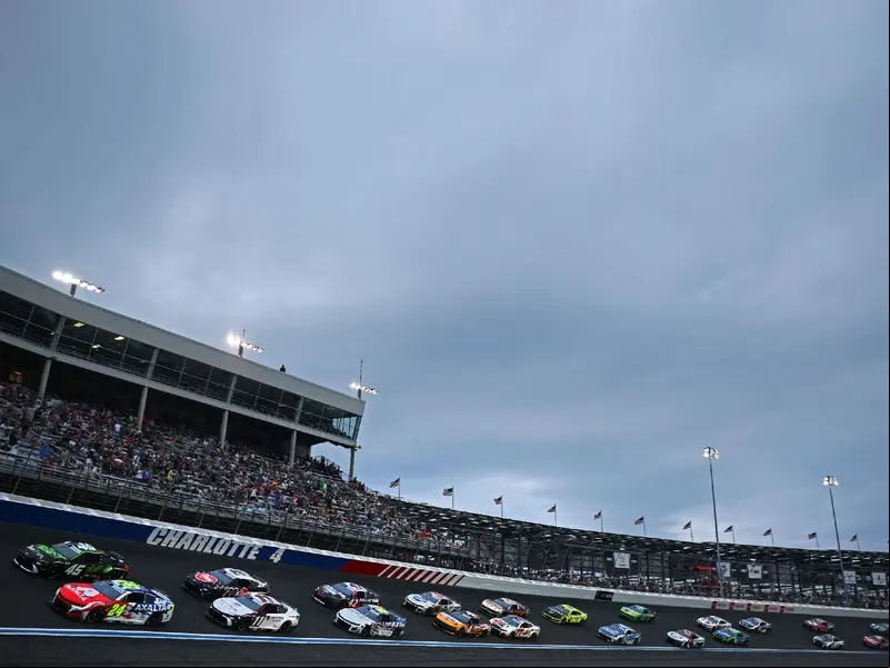 NASCAR divide las carreras en etapas (NASCAR)